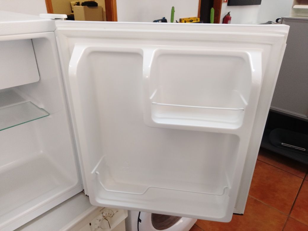 Frigobar KUNFT (Poucos Meses de Uso / Garantia)
