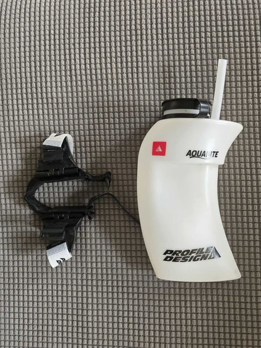 Bidon aerodynamiczny Profile Design plus uchwyt. Komplet.