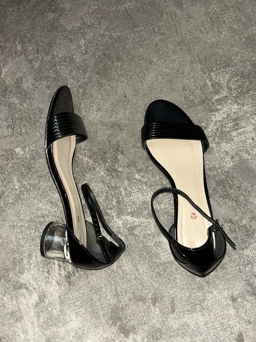 Sandálias COMO NOVAS