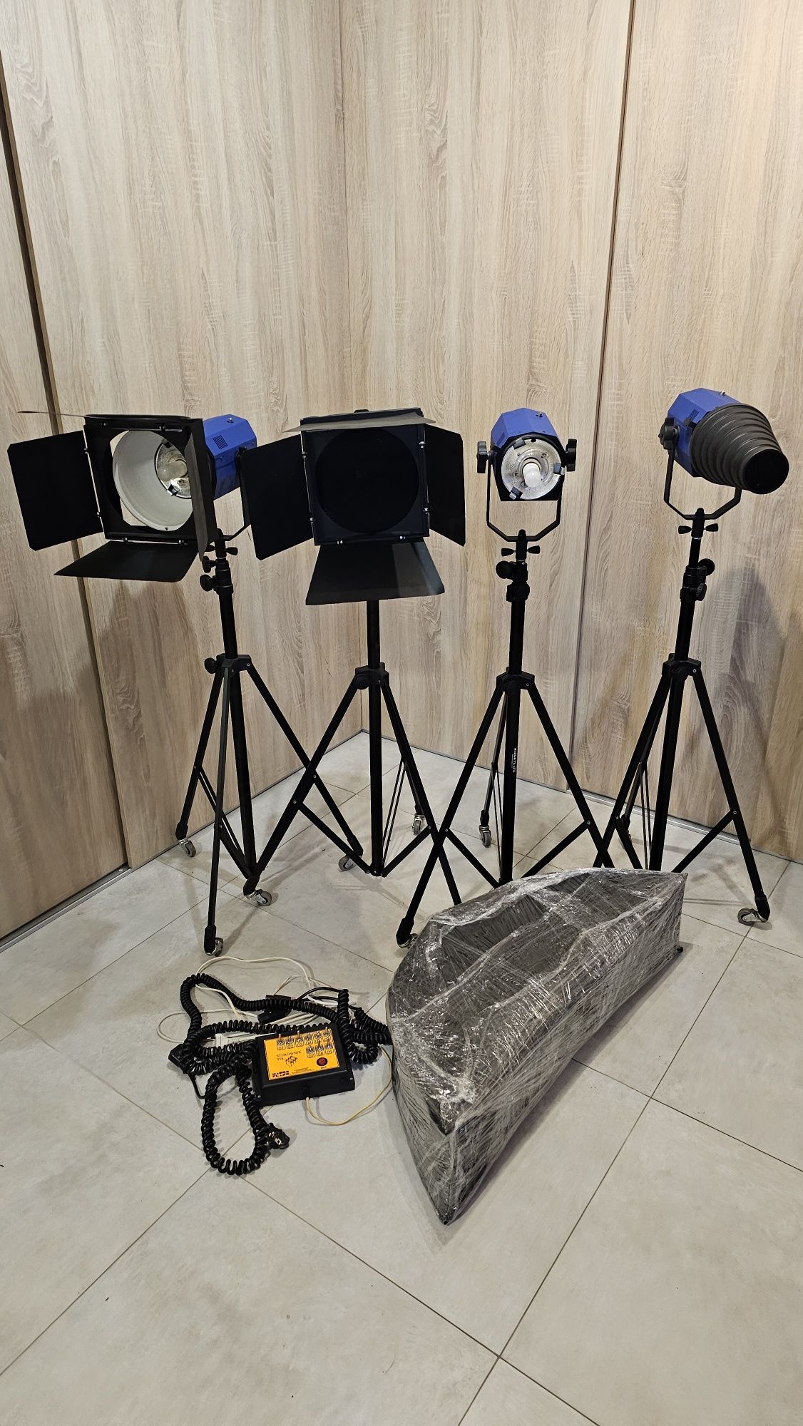 Lampa studyjna błyskowa MARKO FLASH APUS DIGI 350