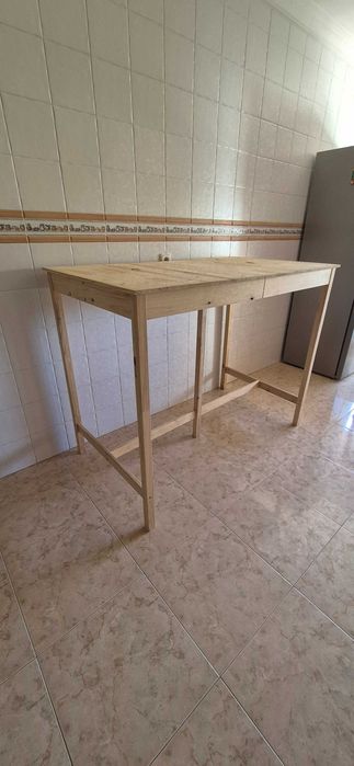 Mesa alta de cozinha