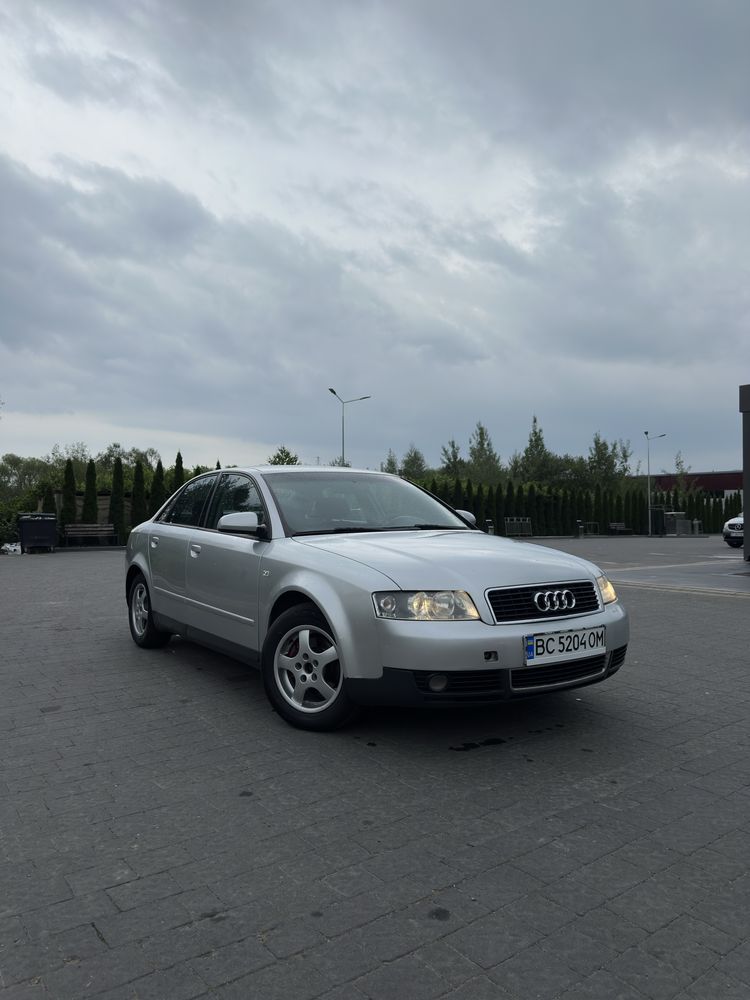 Продам Ауді А4 Б6 2002 року 1.6 двигун.