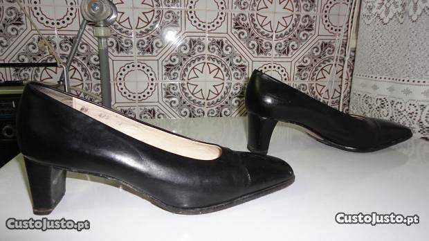 Sapatos de senhora em pele preto