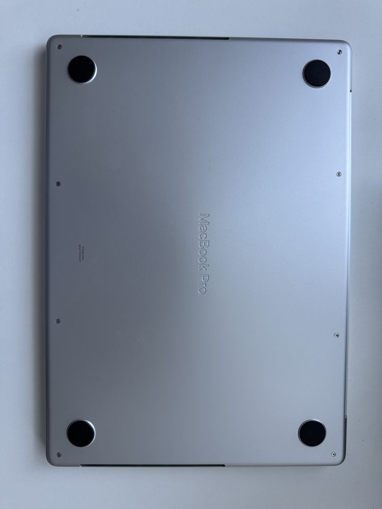 Macbook pro m4 512gb, 10gpu 10 cpu, 16gb