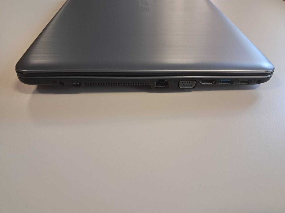 Portátil ASUS AMD A6-7310 APU (RadeonR4 Graphics 2.00GHz, 4,00GB RAM