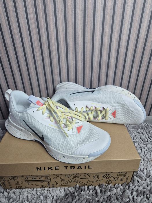 Nike Performance Juniper 3 Obuwie do biegania odblaski  42