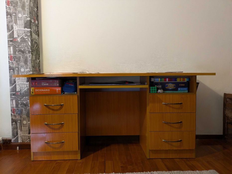 Secretária para escritório