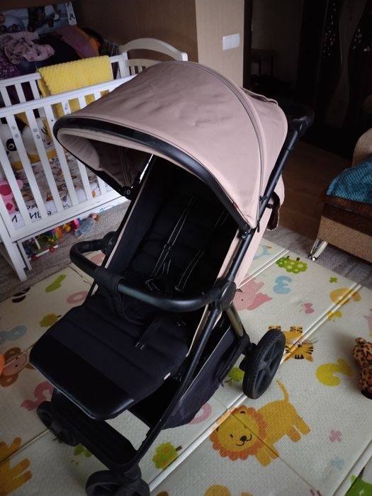 Продам коляску всесезонную.