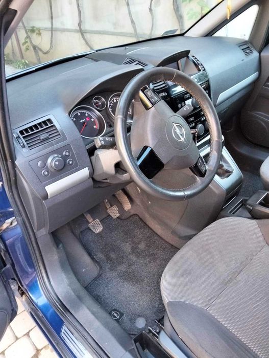 Опель зафіра 2010