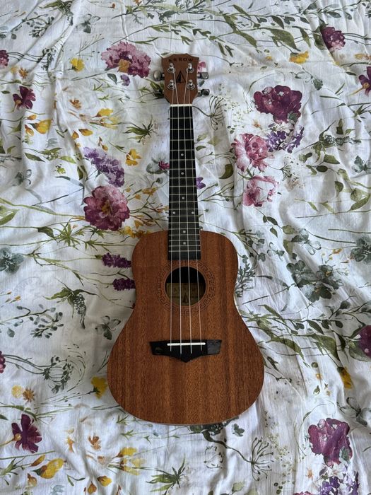 ukulele arrow z pokrowcem