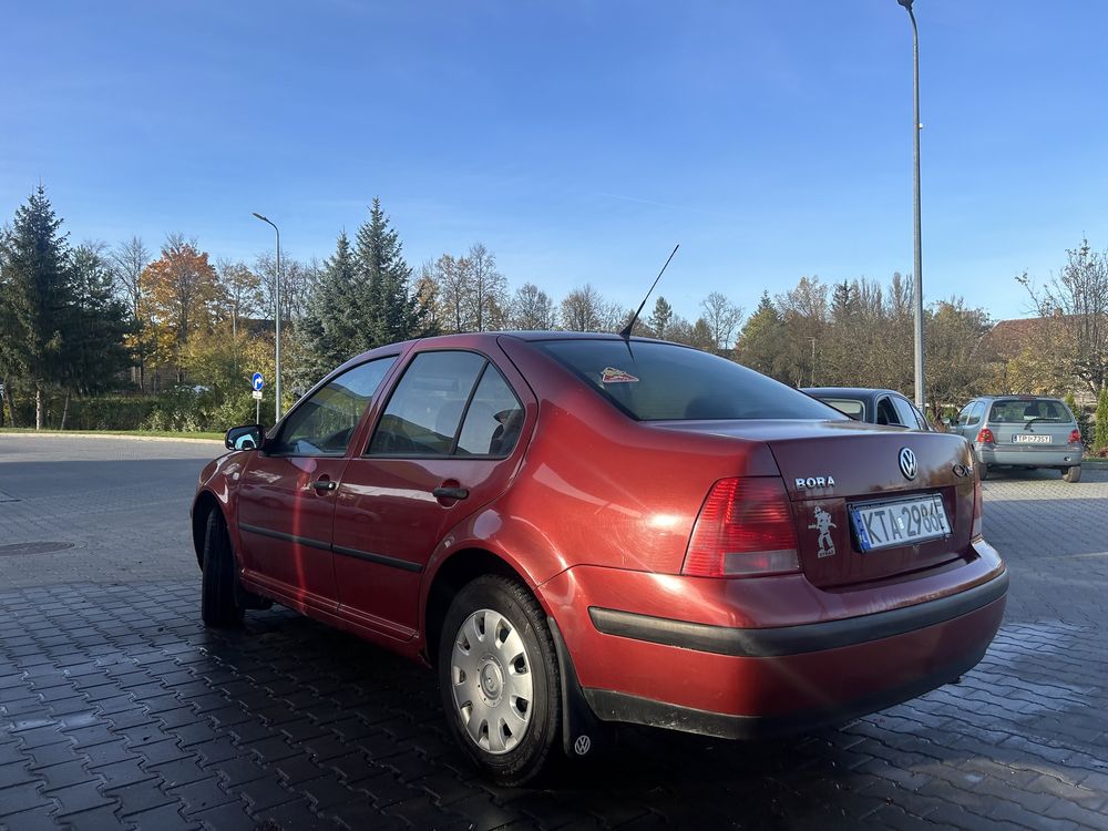 Volkswagen Bora 1.6 101KM