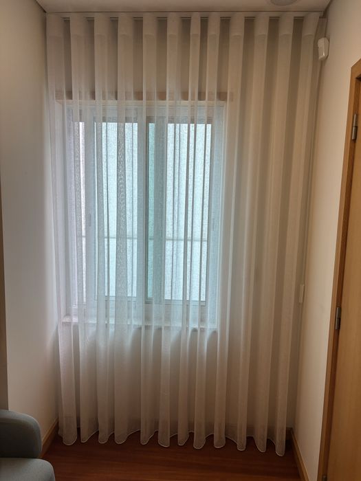 Cortina com sistema de calha