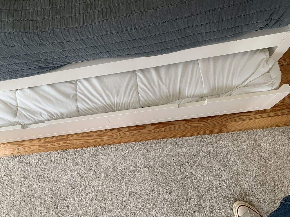 Cama com gavetão por baixo