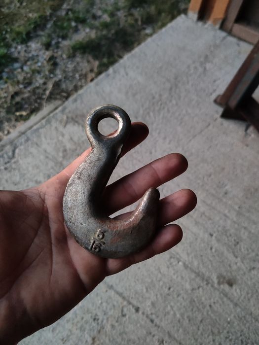 Hak metalowy zawiesiowy