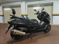 Yamaha Majesty 400 com Akrapovic