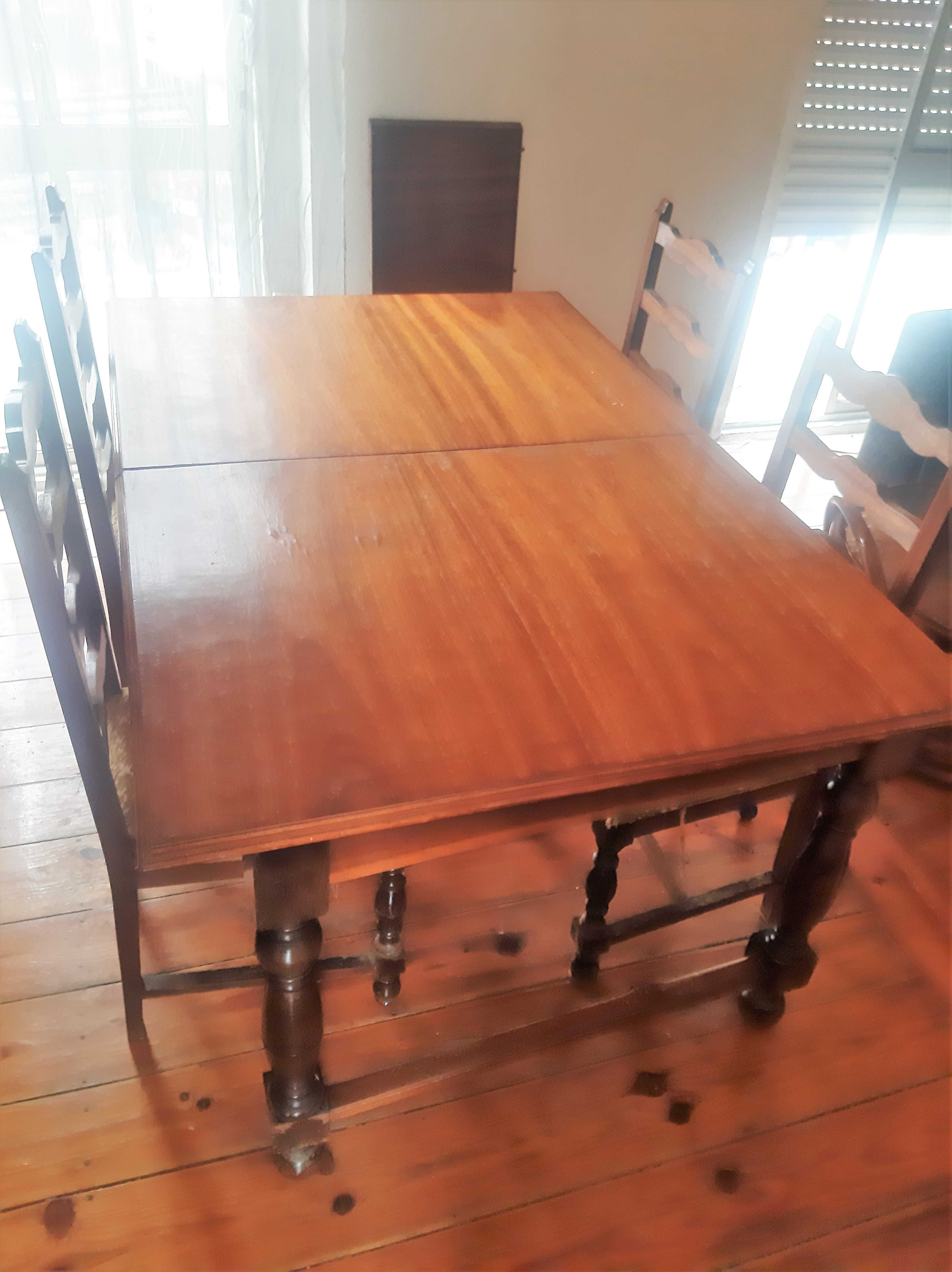 Mesa de Sala de Jantar com cadeiras