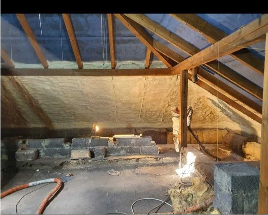 Ocieplanie poddasza pianą poliuretanową pianka PUR Izolacje natryskowe