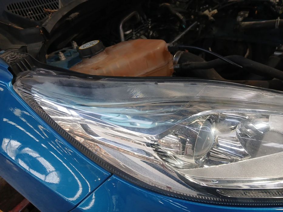 Ótica / farol direita FORD Fiesta VI (CB1, CCN)