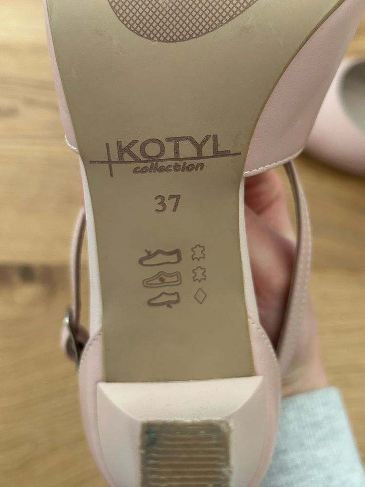 Buty na obcasie czółenka pudrowy róż kotyl