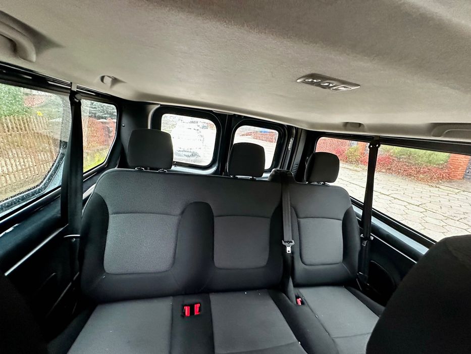 Wynajem busa Renault Trafic – 9 osób – 250 zł od pierwszej doby.