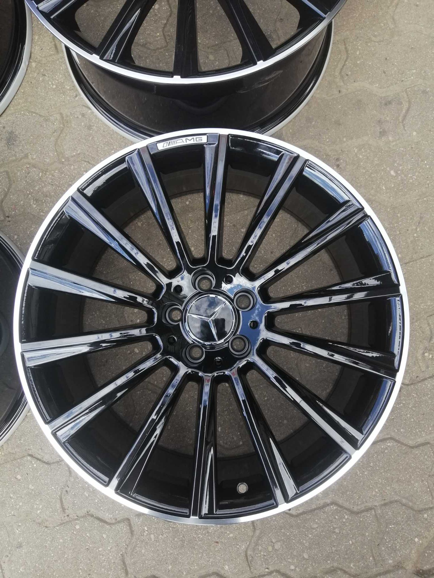 Felgi aluminiowe 5 x 112 R 18 Alufegi oryginaln Carbonado Mercedes AMG