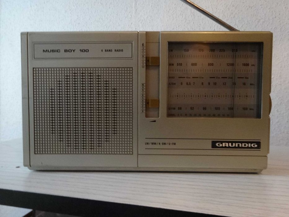 Радіоприймач GRUNDIG Music Boy 100.