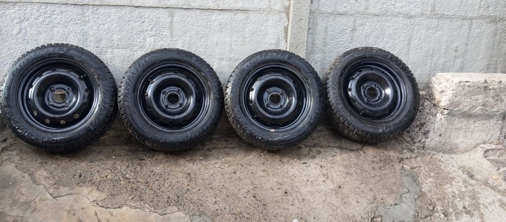Продам диски с резиной зима