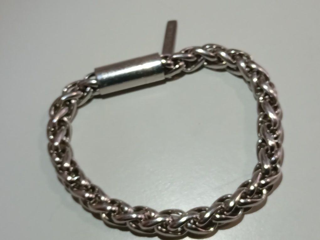 Pulseira Police como nova