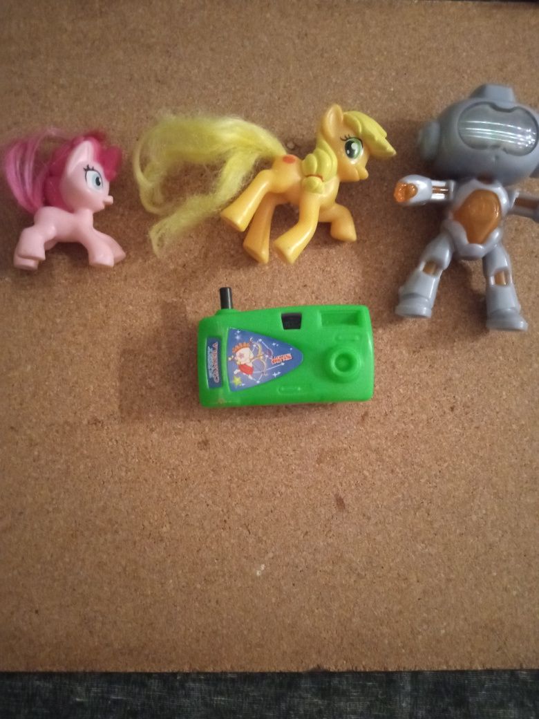 Várias Figuras de Ação