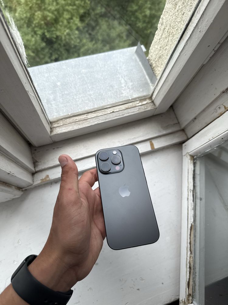 Продам Iphone 16 pro