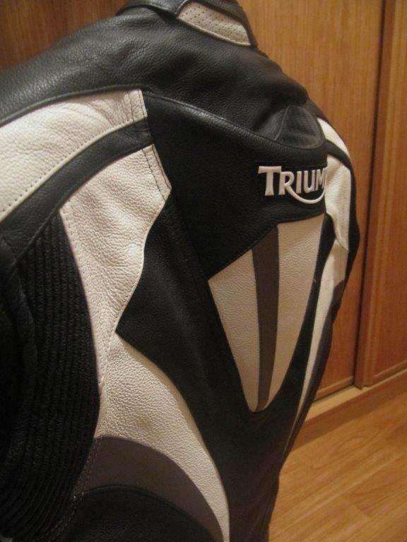 Blusão Triumph Cobra em pele "S" novo com etiqueta