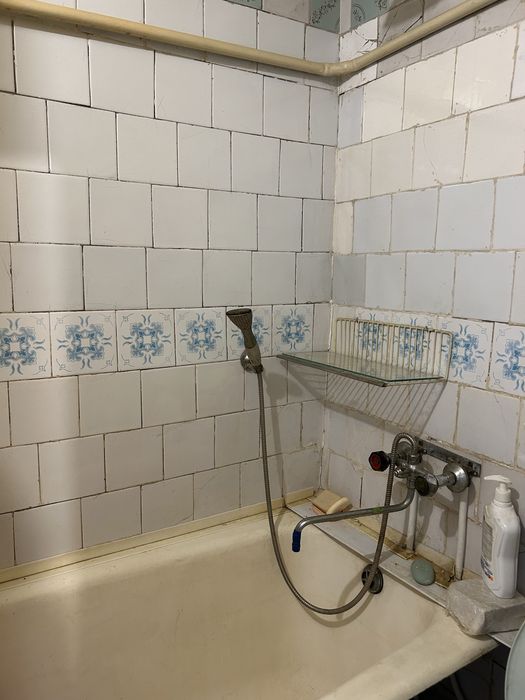 Центр, фасадна частина будинку по вулиці Юрка Тютюнника (Войкова)