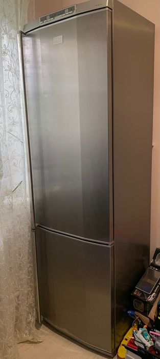 Холодильник Electrolux AEG