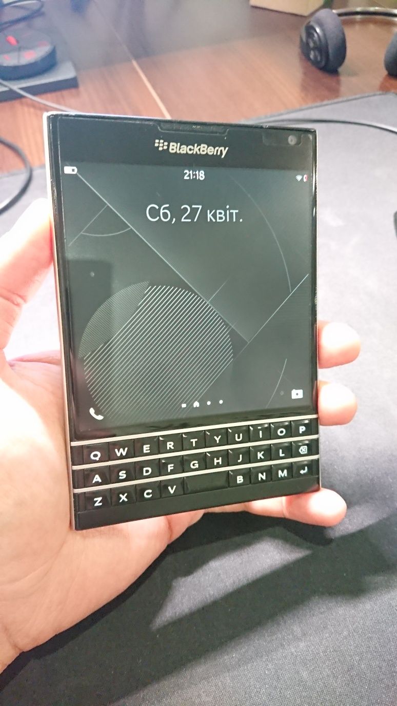 Смартфон BlackBerry Passport Чорний