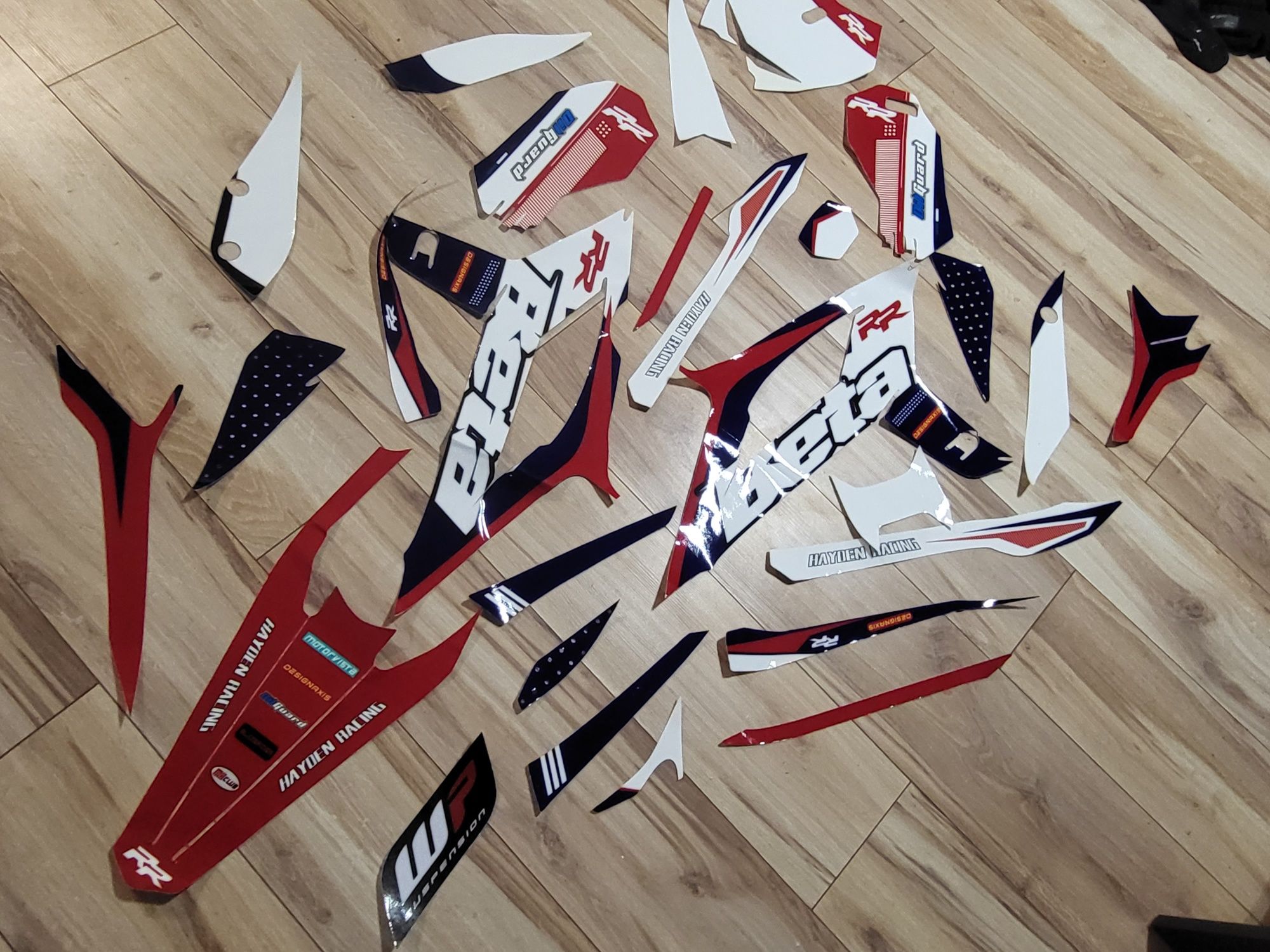 Okleina nalepki na plastiki do bety 125 200 RR 250 i 300 rok 2020/2023