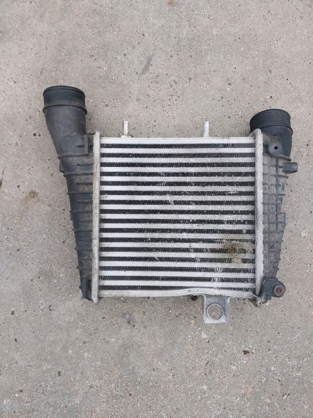 INTERCOOLER CHŁODNICA PRAWA AUDI A8 D4 4H 4.2 TDI 4H0145806H