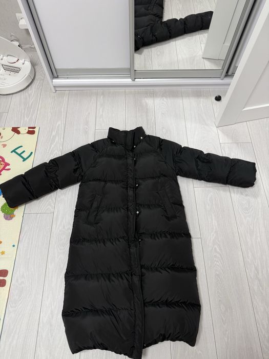 Продам пуховик чорний довгий