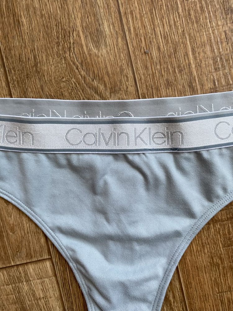 Труси стрінги Calvin Klein розмір L