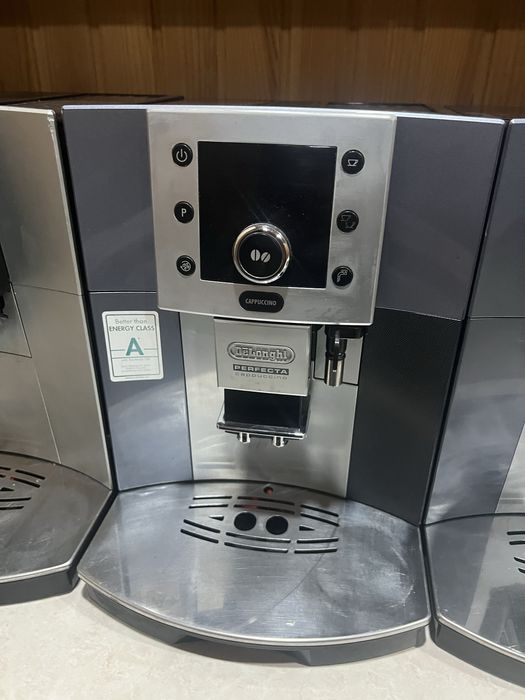4 Кавомашини Delonghi Perfecta Cappuccino ESAM5500.M