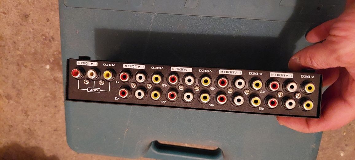 Panlong 8-Wege-AV Switch RCA Switcher 8 in 1 Out Composite Video L/R A