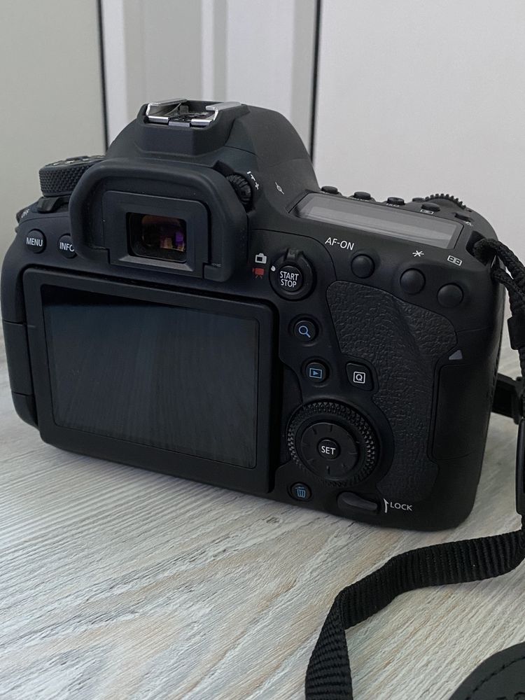 Продаю фотоапарат Canon 6D mark 2