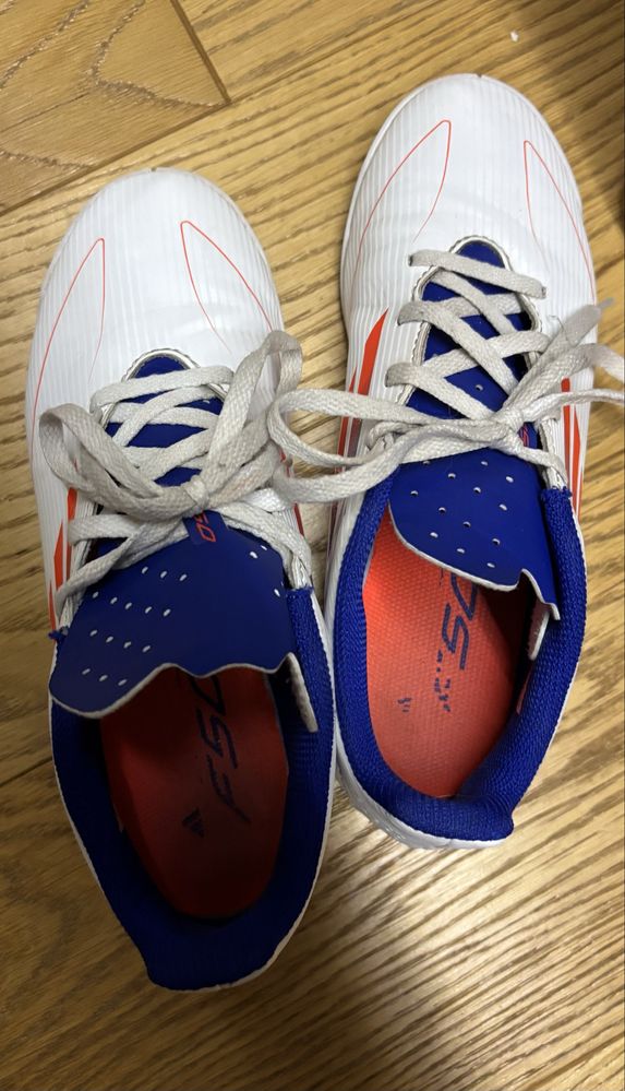 Adidas bity sportowe pilkarskie halowki roz 37,5