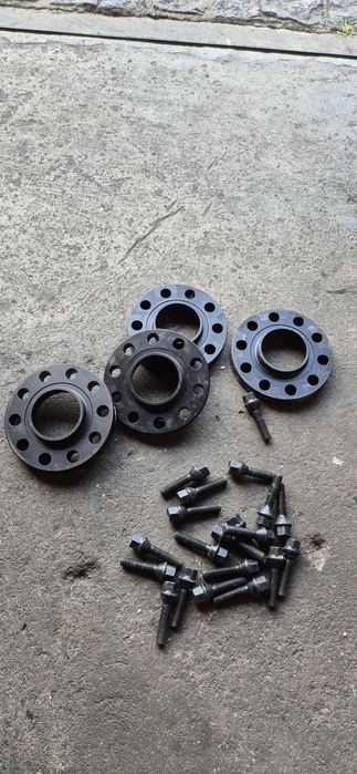 Vendo espaçadores 5x120 com pernos
