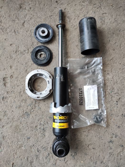 Амортизатор кабіни передній Вольво ФМ . TIR