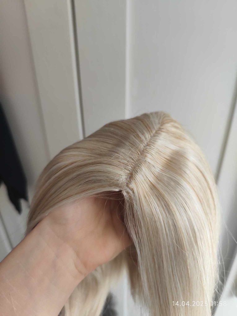 Peruka blond bob asymetryczny przedziałek na bok WIG cosplay