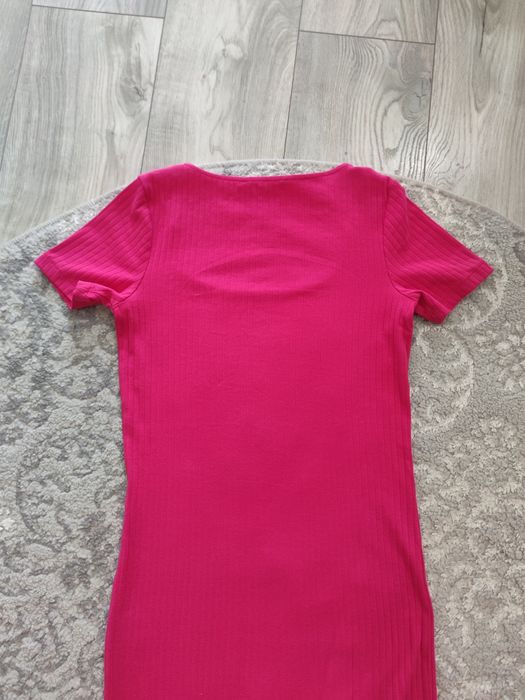 Sukienka letnia z rozcięciem