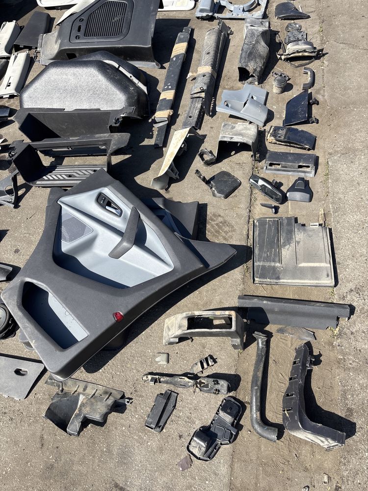 Transit custom 12-18 osobowy plastiki z wnetrza itp schowek