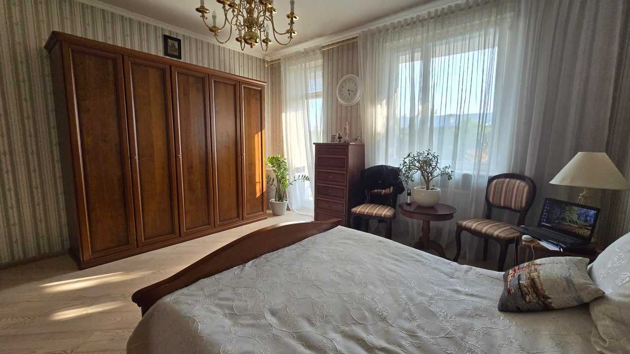 Продаж дворівневої квартири на вул. Конотопській, р-н Коновальця