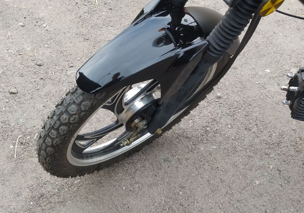 Крыло переднее мопеда Альфа Дельта пластик чёрный, красный