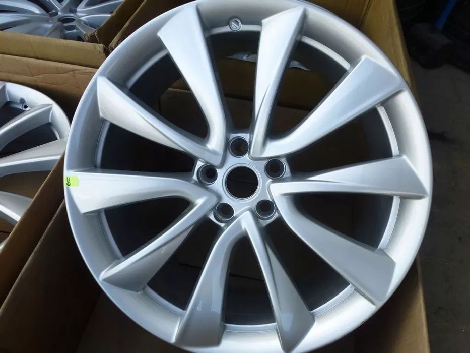 TESLA 3 PERFORMANCE 20&#039;&#039;